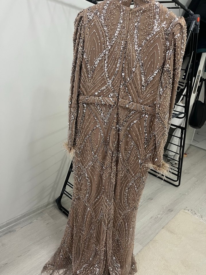 Uzun Kollu, Yüksek Yakalı pullu Nişan Elbisesi - Görsel 5