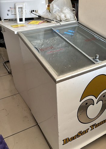 Beden Beyaz ve Gri Cam Kapaklı Dondurucu