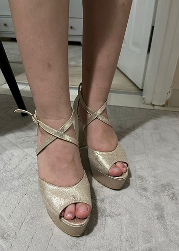 Bej Parlak Yılan Desenli Platform Topuklu Ayakkabı - Görsel 4