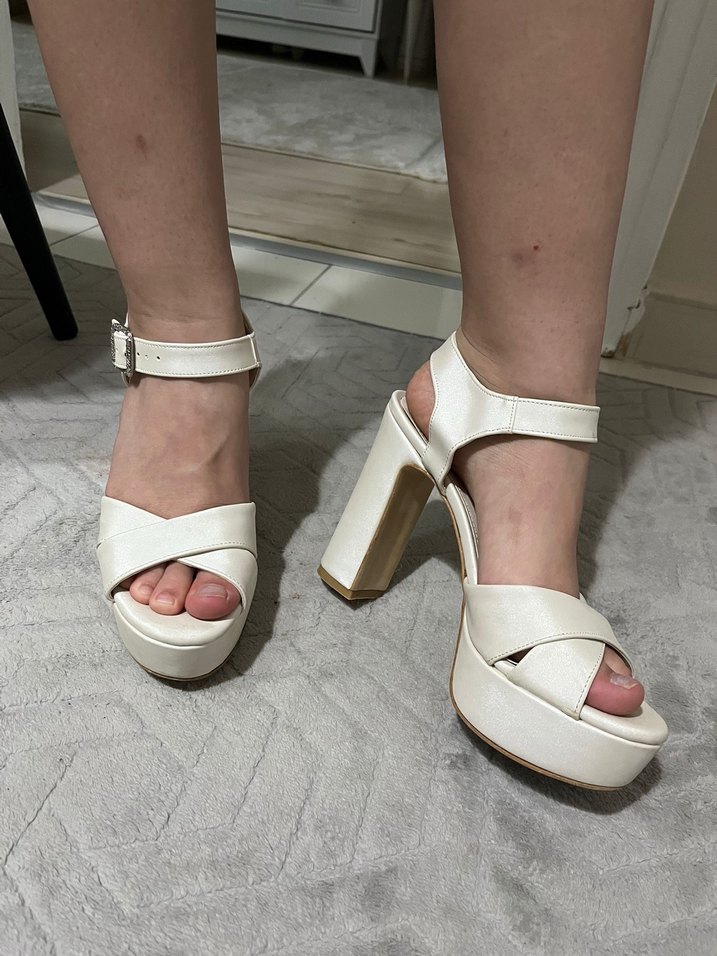 Beyaz Platform Topuklu Tokalı Abiye Ayakkabı - Görsel 4