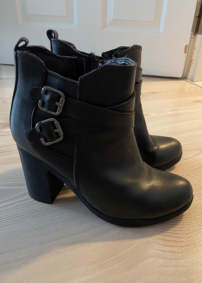 Siyah bot - Görsel 2