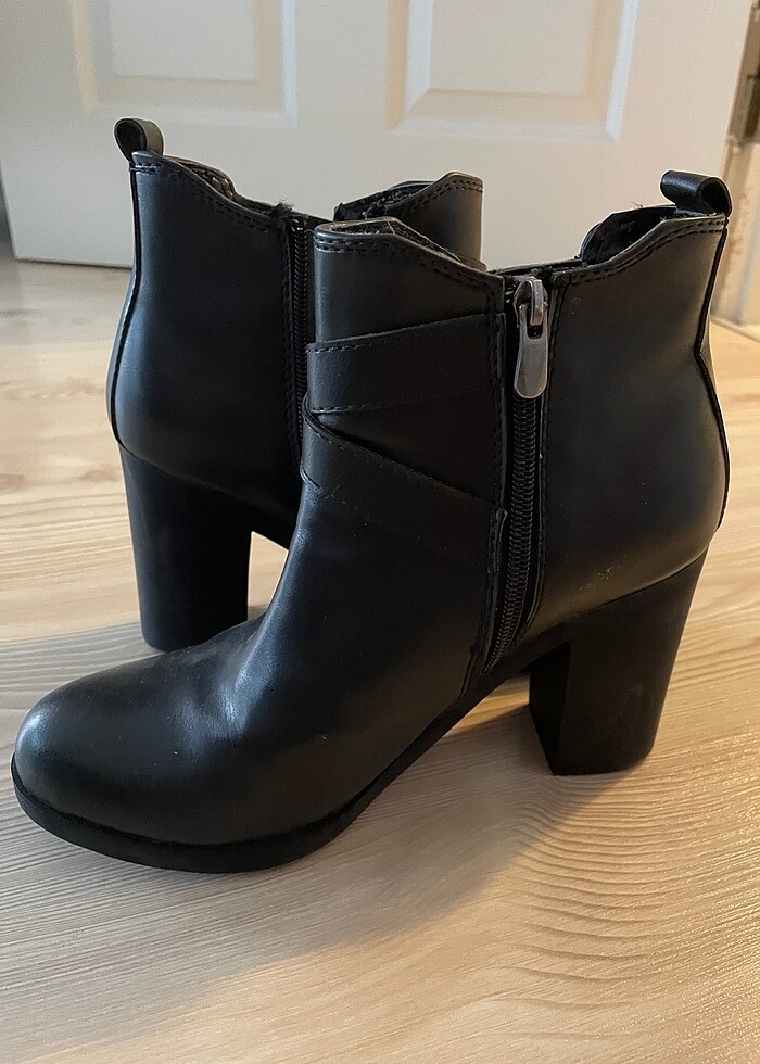 Siyah bot - Görsel 4