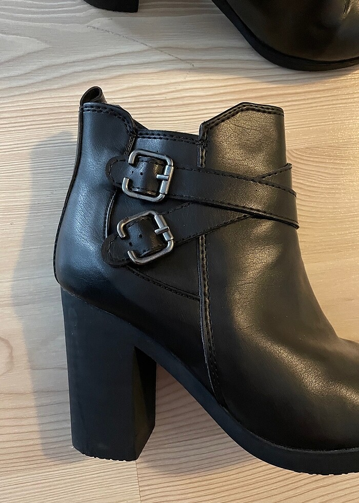 Siyah bot - Görsel 5