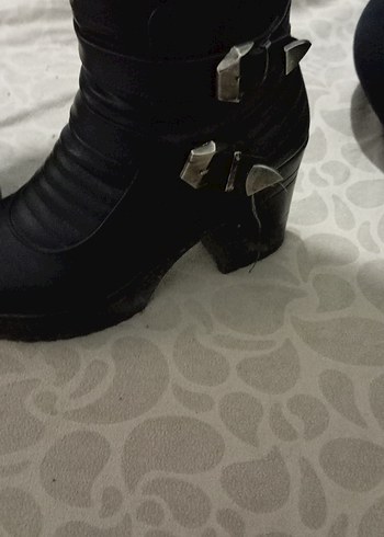 Tokalı Siyah Kadın Deri Bot - Görsel 4