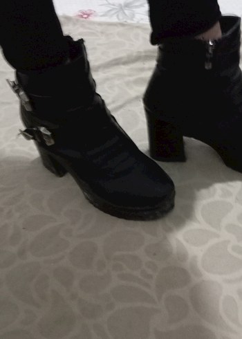 Tokalı Siyah Kadın Deri Bot - Görsel 3