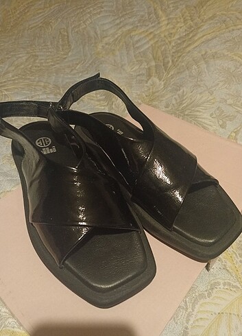 Elle 39 numara sandalet