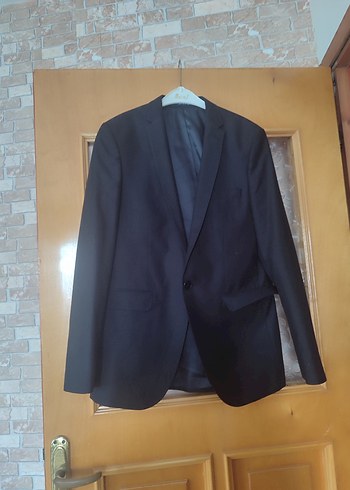 Erkek Siyah Düğmeli Klasik Kesim Takım Elbise