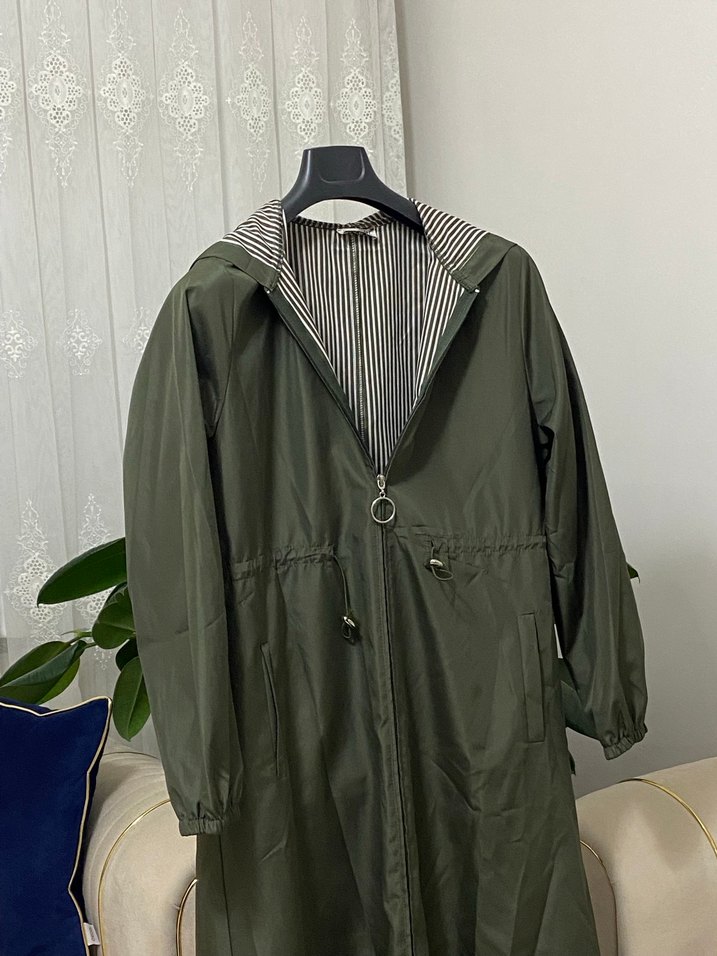 Kadın Uzun Belden Bağcıklı Haki Yağmurluk - Görsel 2