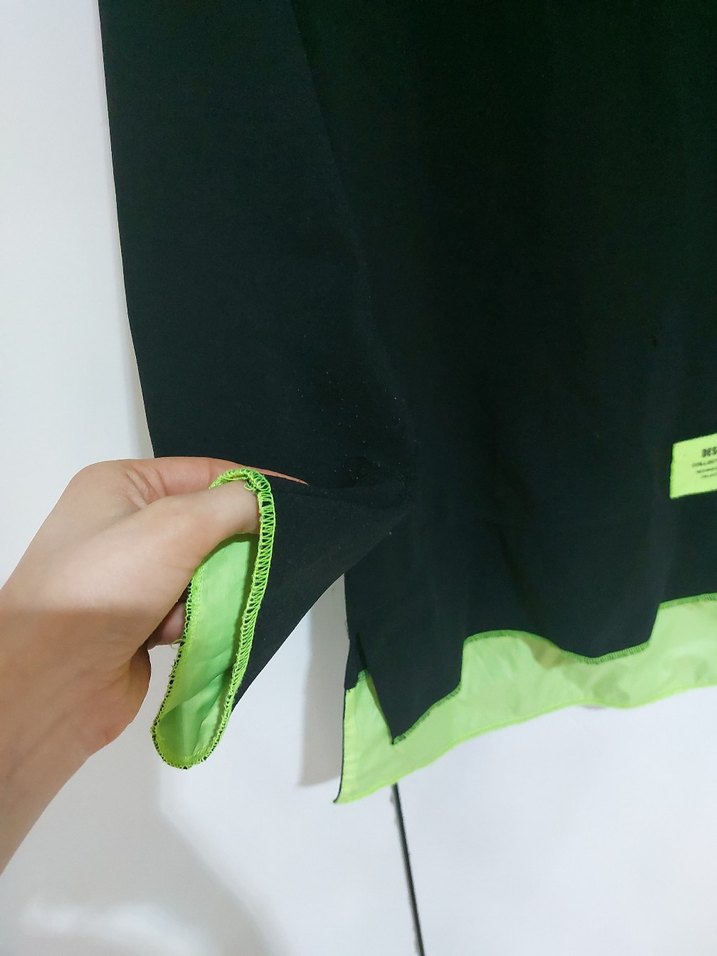 Düğmeli Siyah Yüksek Yakalı Kadın Sweatshirt - Görsel 3