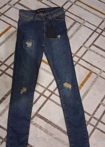 Trendyol & Milla Koyu Mavi Dar Kesim Yirtik Denim Jean