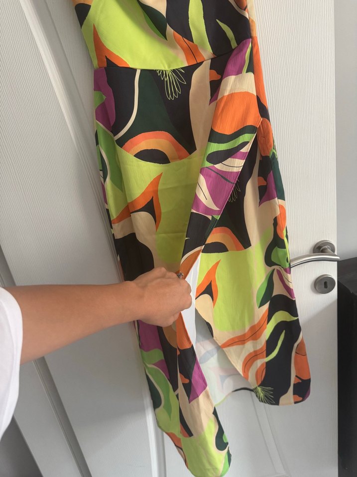 Drapeli V Yaka Çok Renkli Uzun Elbise - Görsel 2