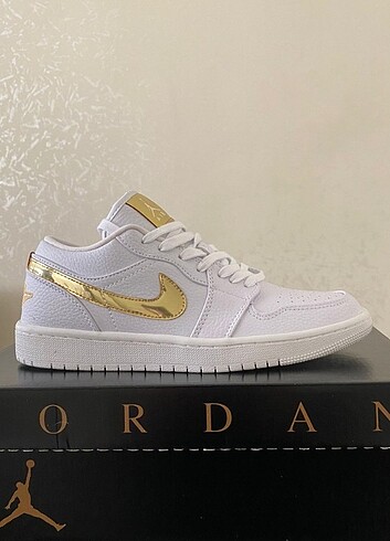 NIKE AIR JORDAN 1 LOW 