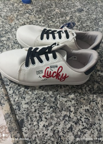 LC Waikiki Beyaz kız çocuk spor 32 numara