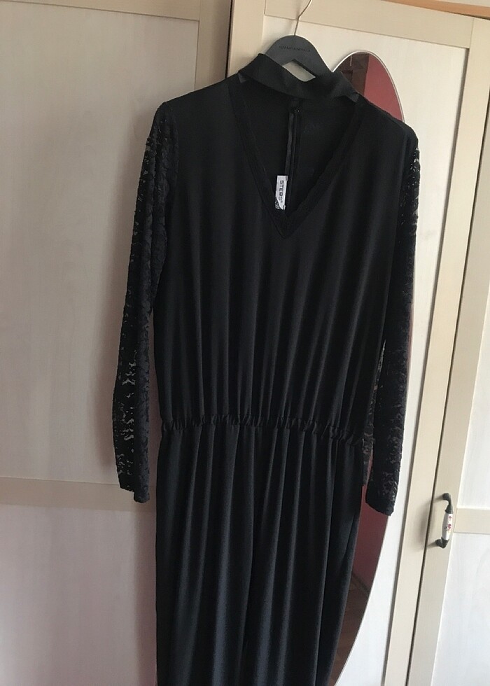 Siyah dantel detaylı tulum şık - Görsel 3