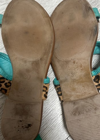 Turkuaz Leopar Desenli Zincirli Kadın Sandalet - Görsel 3