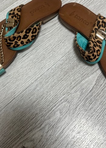 Turkuaz Leopar Desenli Zincirli Kadın Sandalet - Görsel 2