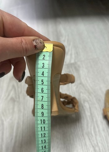 Bej Fırfırlı Dolgu Topuklu Kadın Sandalet - Görsel 5