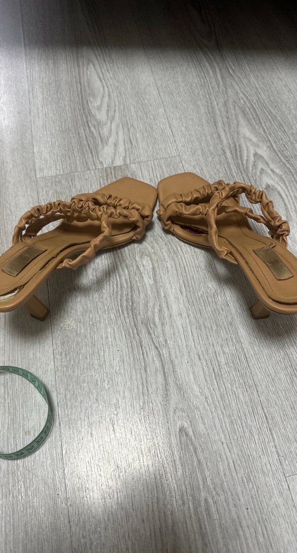 Bej Fırfırlı Dolgu Topuklu Kadın Sandalet - Görsel 3