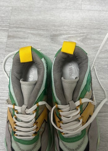 Kadın Çok Renkli Spor Ayakkabıdı dolgu topuk - Görsel 3