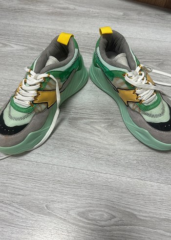 Kadın Çok Renkli Spor Ayakkabıdı dolgu topuk - Görsel 2