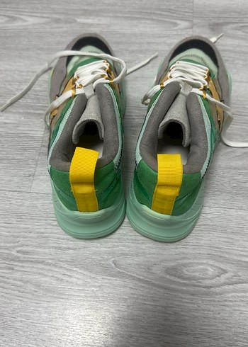 Kadın Çok Renkli Spor Ayakkabıdı dolgu topuk - Görsel 4