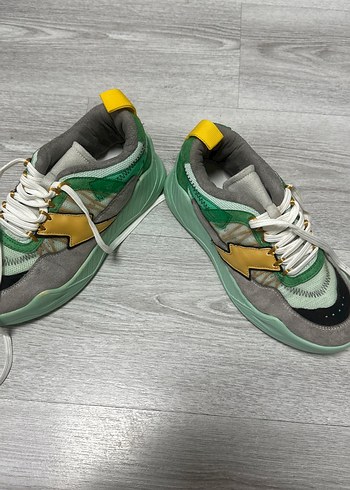 Kadın Çok Renkli Spor Ayakkabıdı dolgu topuk - Görsel 5