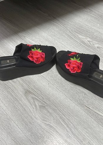 Nakışlı Kadın Dolgu Topuk Terlik - Görsel 3