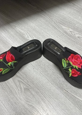 Nakışlı Kadın Dolgu Topuk Terlik - Görsel 2