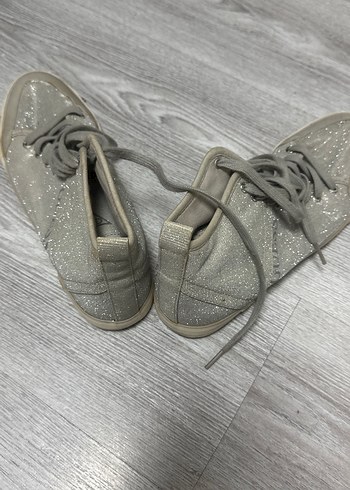 Gri Kadın Dolgu Topuklu Bağcıklı Spor Ayakkabı - Görsel 3