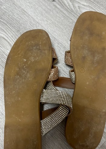 Kahverengi Parlak Yılan Desenli Dolgu Topuklu Terlik - Görsel 4