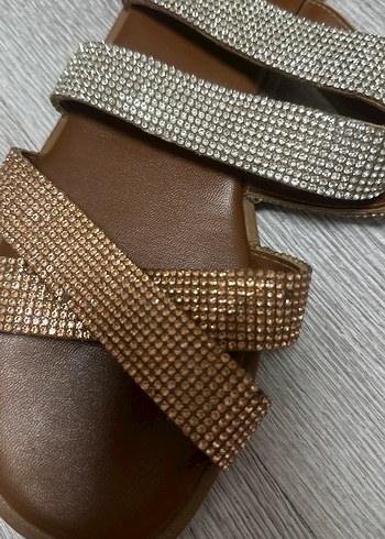 Kahverengi Parlak Yılan Desenli Dolgu Topuklu Terlik - Görsel 2