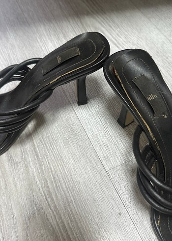 Koyu Siyah Yılan Desenli Topuklu Kadın Sandalet - Görsel 2