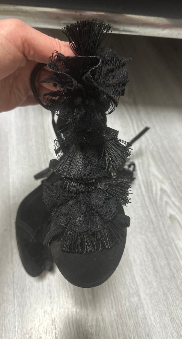 Siyah Fırfırlı Gotik Stiletto Topuklu Ayakkabı - Görsel 3