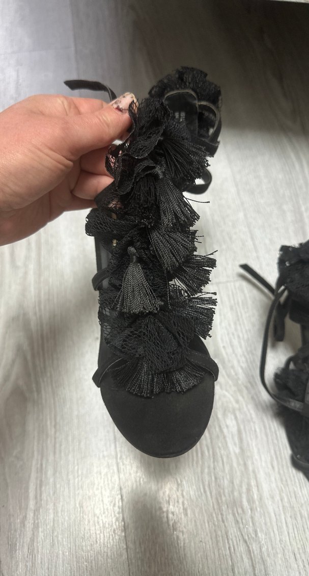 Siyah Fırfırlı Gotik Stiletto Topuklu Ayakkabı - Görsel 2