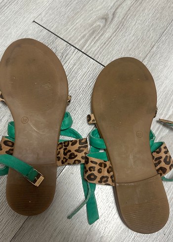 Turkuaz Parlak Yılan Desenli Dolgu Topuklu Kadın Sandalet - Görsel 3