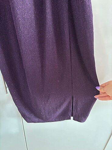 MOR SİMLİ KISA YARASA KOLLU DİZ ALTI ELBİSE - Görsel 7