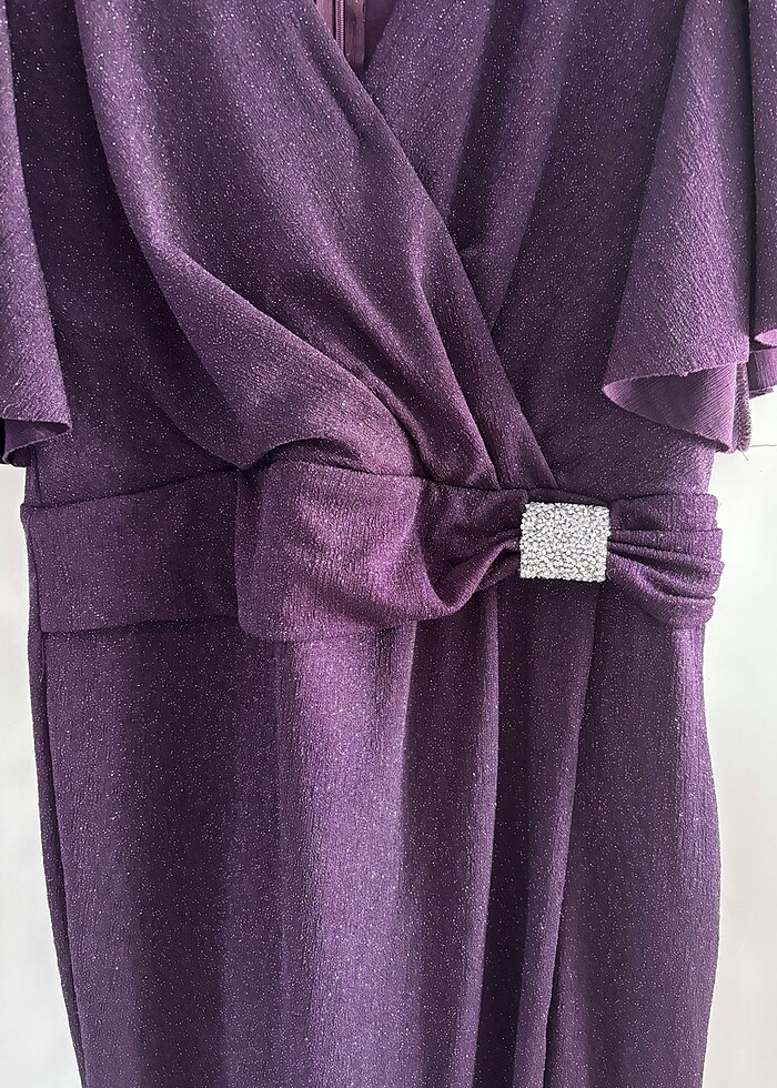 MOR SİMLİ KISA YARASA KOLLU DİZ ALTI ELBİSE - Görsel 3