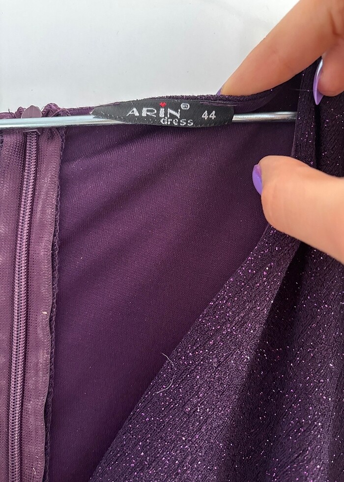 MOR SİMLİ KISA YARASA KOLLU DİZ ALTI ELBİSE - Görsel 5