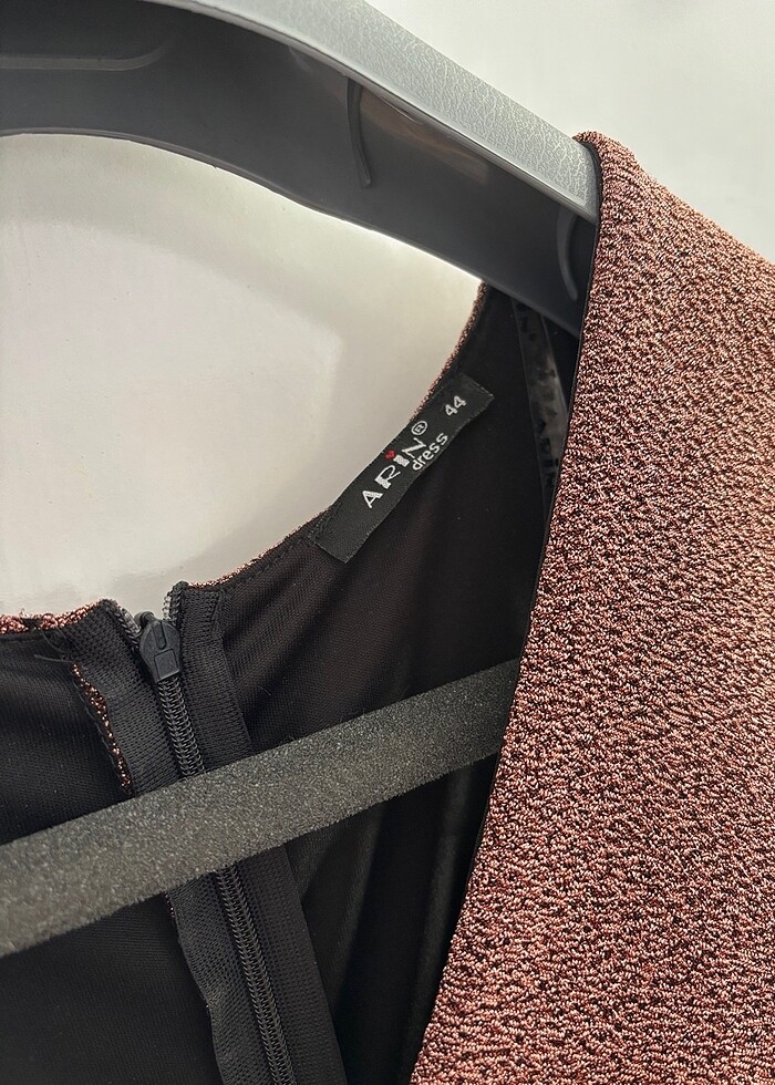 SOMON RENGİ 44 BEDEN SİMLİ UZUN YIRTMAÇLI ABİYE ELBİSE - Görsel 4