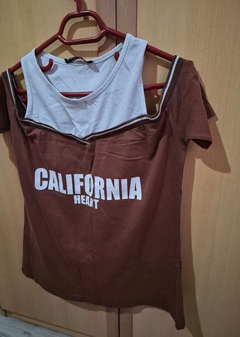 Kahverengi V Yakalı Kemerli Kısa Kollu Kadın Tişört - Görsel 2