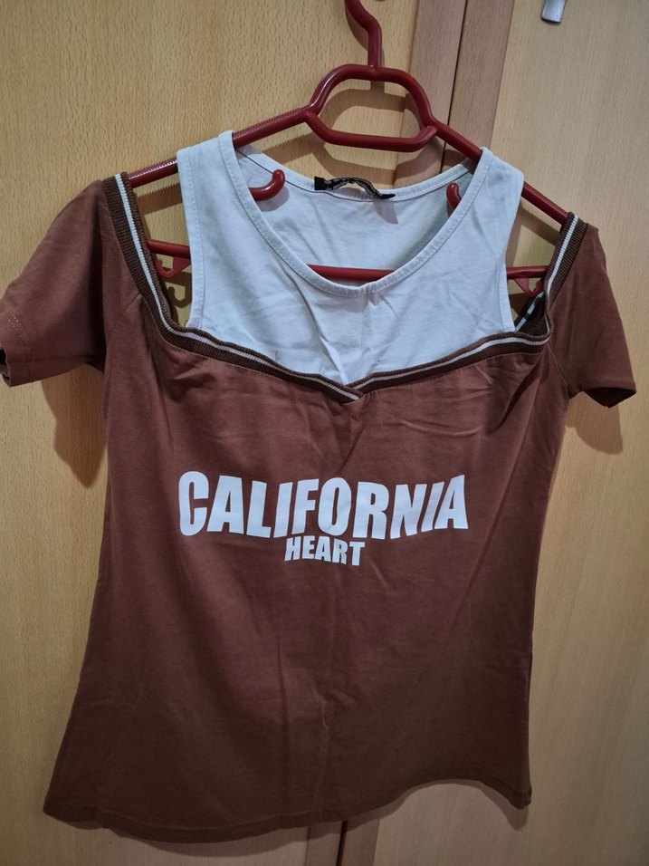 Kahverengi V Yakalı Kemerli Kısa Kollu Kadın Tişört - Görsel 3