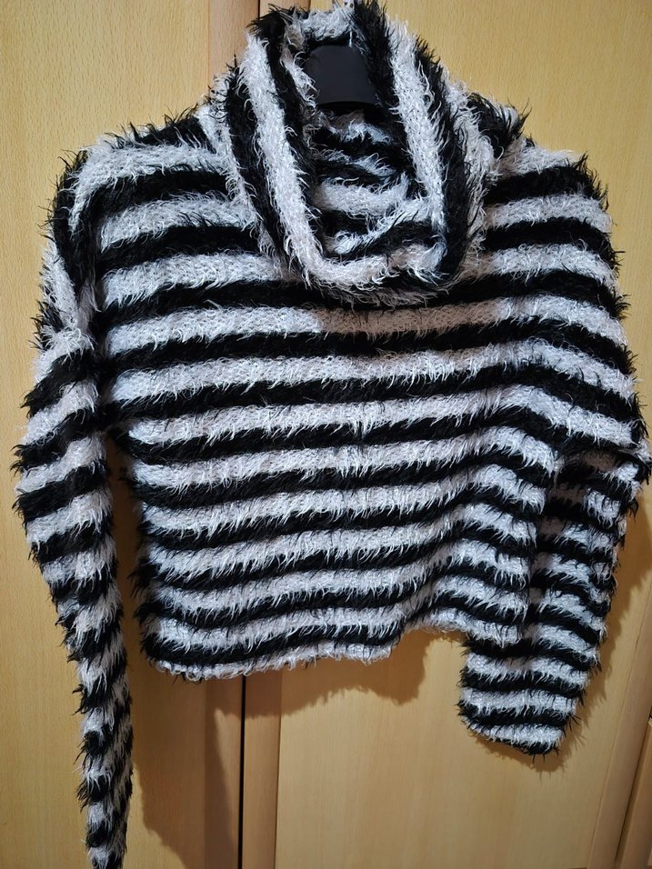 Gri Zebra Desenli Boğazlı Kadın Kazak - Görsel 2