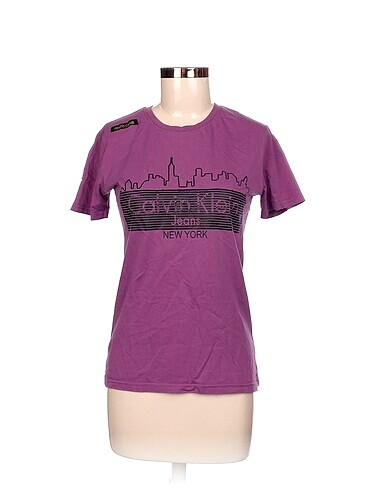 Diğer T-shirt %70 İndirimli.