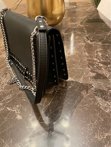 Zara Zara püsküllü zımbalı çanta
