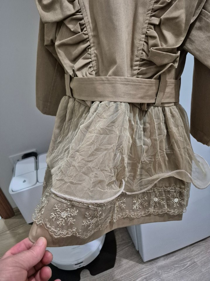 Kız Çocuk Bej Fırfırlı Kemerli Trençkot - Görsel 3