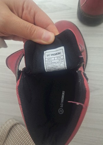 LC Waikiki Siyah Kirmizi Cocuk Botu