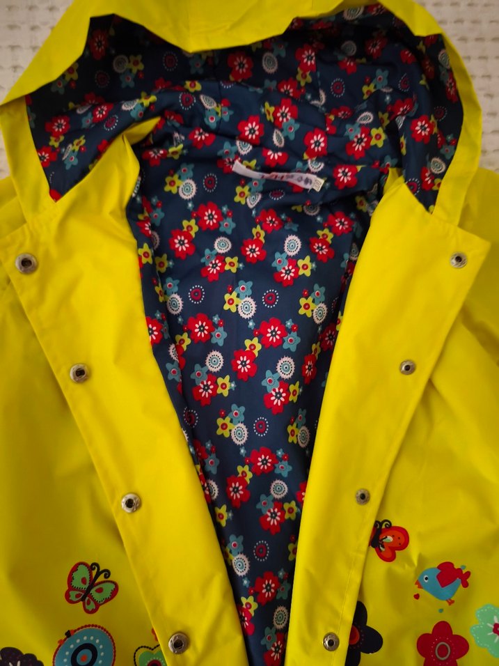 Sarı Kapüşonlu Kız Çocuk Yağmurluk - Görsel 3