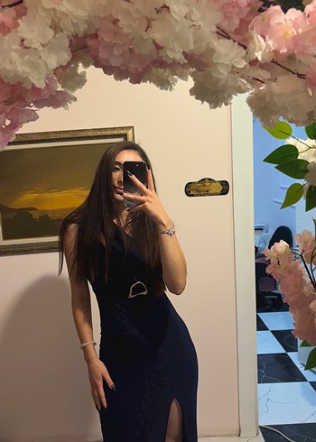 V Yaka Siyah Midi Kadın Elbise