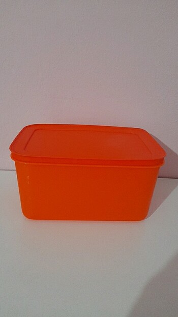 Tupperware 
