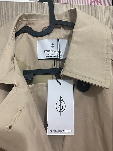 s Beden Stradivarius trençkot